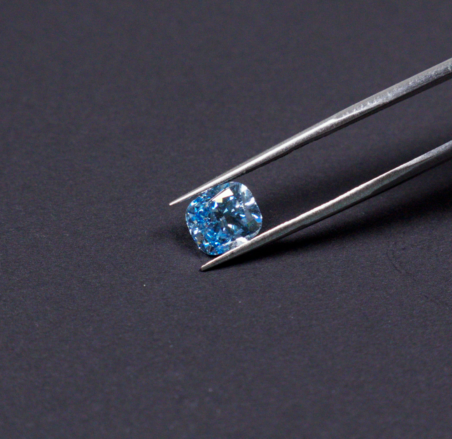 Cushion brilliant 2.01ct Fancy Vivid Blue VVS2 EX EX