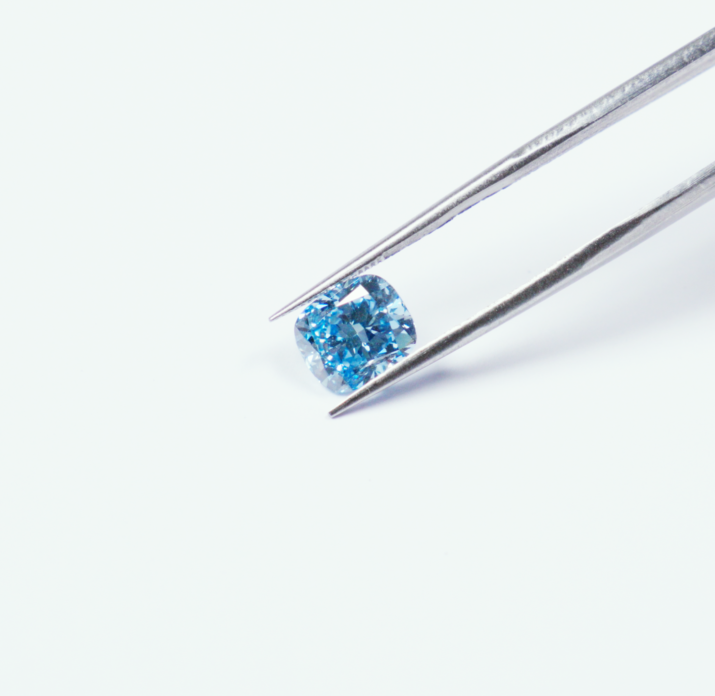 Cushion brilliant 2.01ct Fancy Vivid Blue VVS2 EX EX