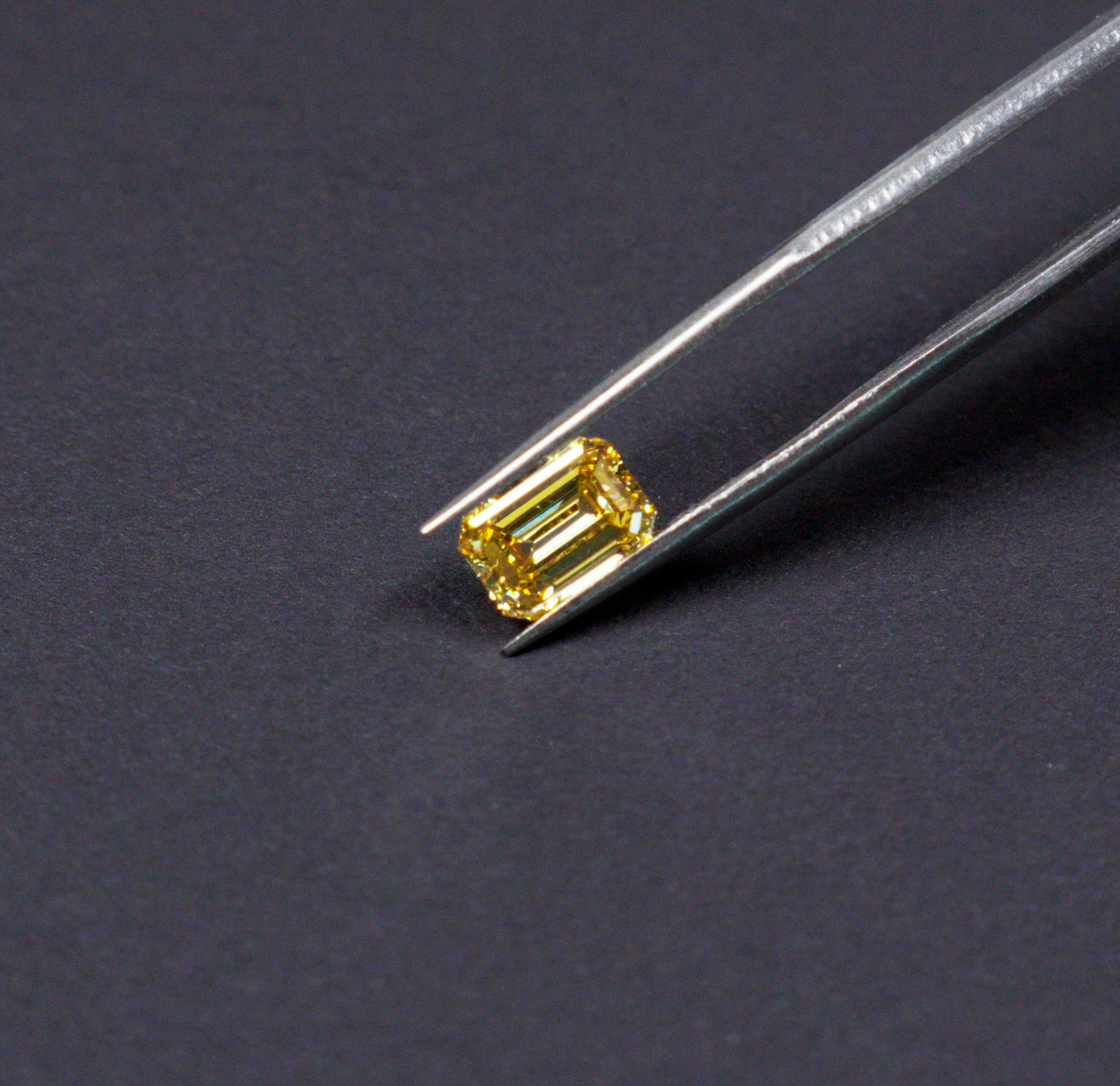Emerald 1.53ct Fancy Vivid Yellow VVS2 EX EX None