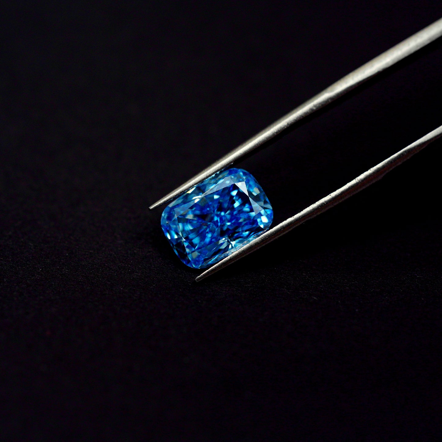 Cushion modified 3.06ct Fancy Vivid Blue VVS2 EX EX